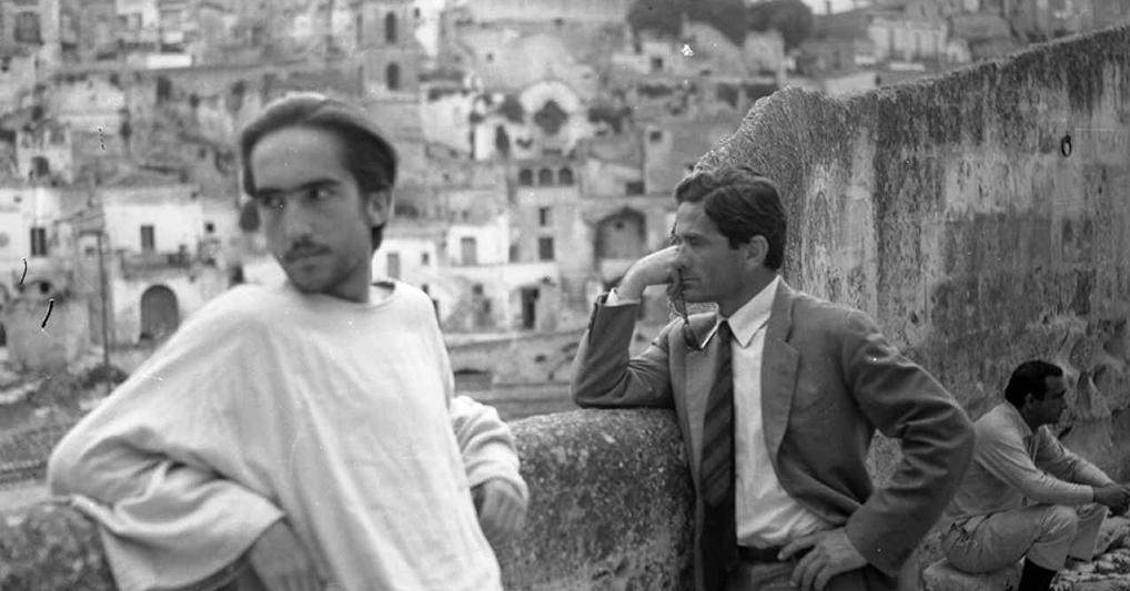 Pierpaolo Pasolini con Enrique Irazoqui a Matera sul set di “Il Vangelo secondo Matteo” (1964) 