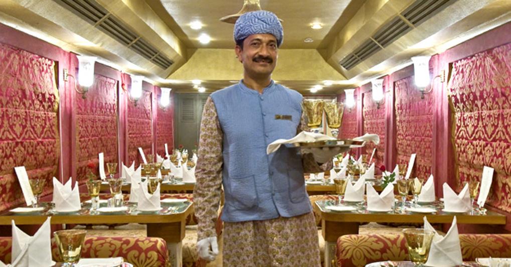 Nel ristorante del Palace on Wheels, in India 
