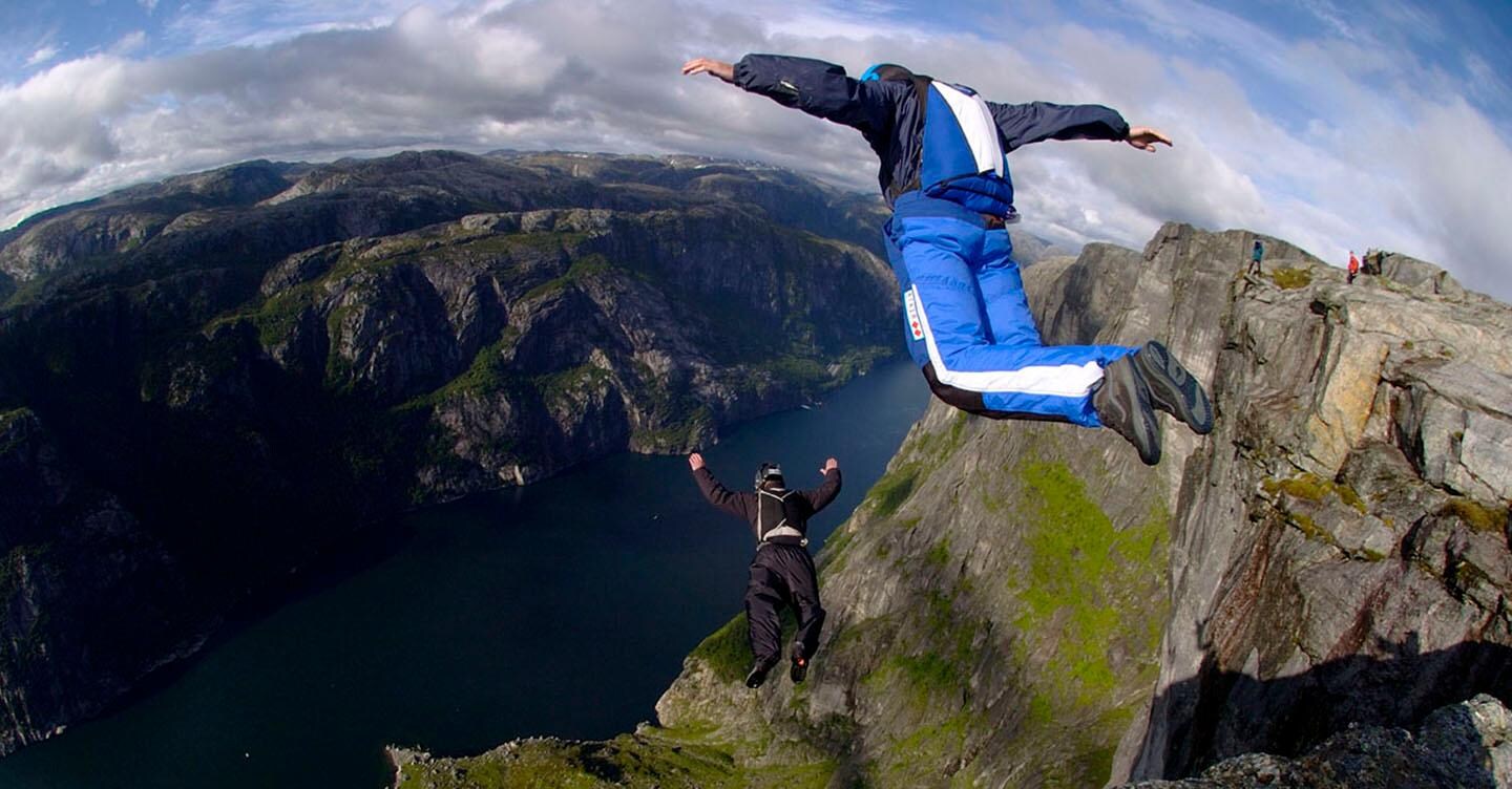 Free climbing, zipline, base jumping: idee per scegliere una vacanza mozzafiato