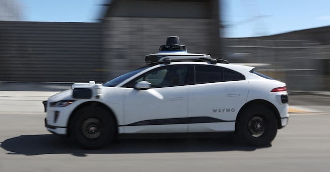 San Francisco, California - Un’auto Waymo  lungo una strada a San Francisco. Justin Sullivan/Getty Images/AFP 