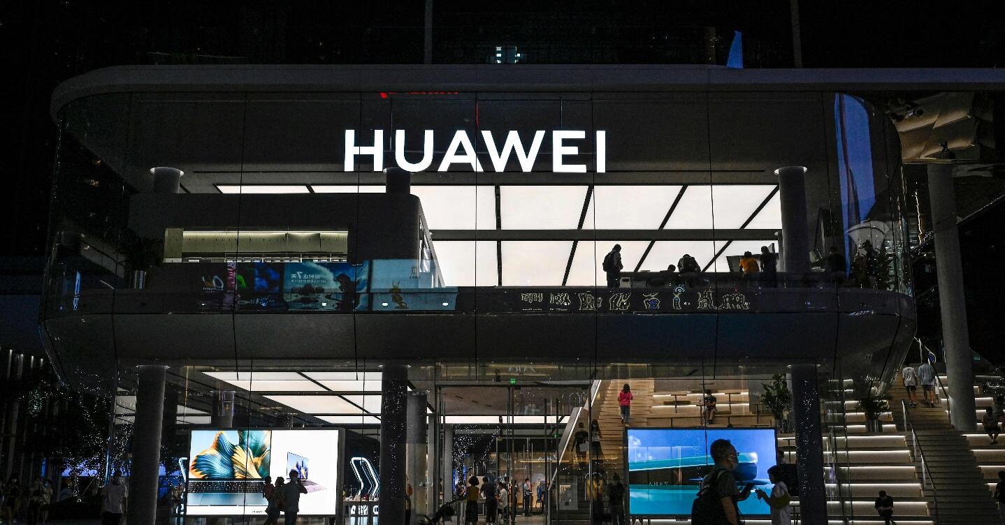 Media, «Huawei sta costruendo una rete segreta per i chip»