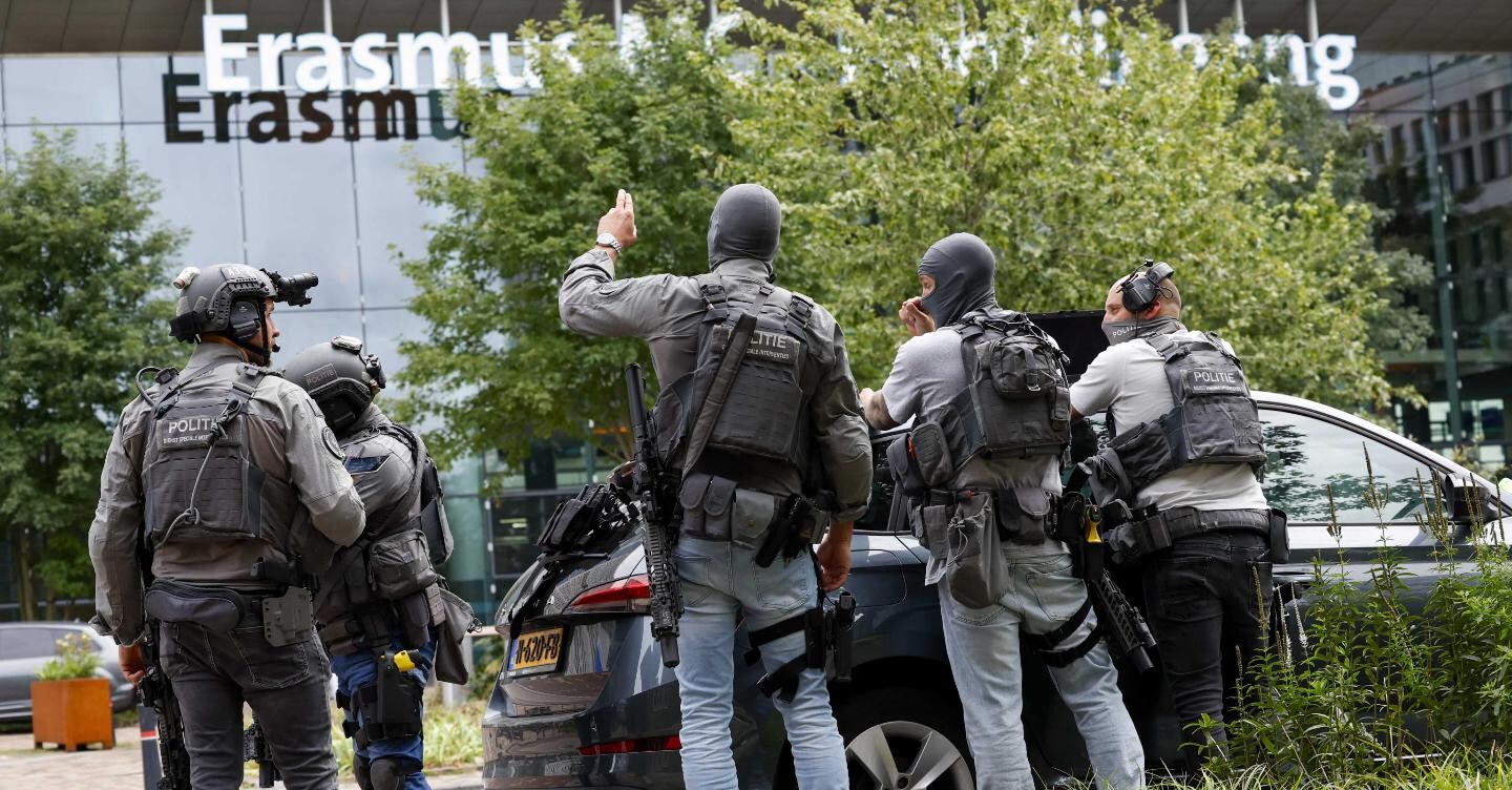 Uomo in mimetica spara a Rotterdam, tre morti