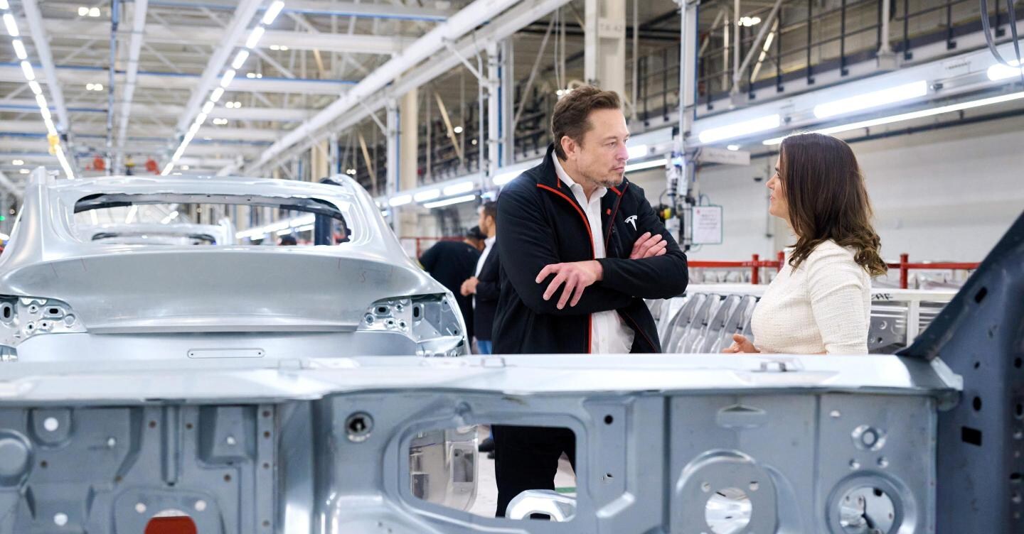 Tesla: consegne in calo nel terzo trimestre e tornano le accuse di razzismo