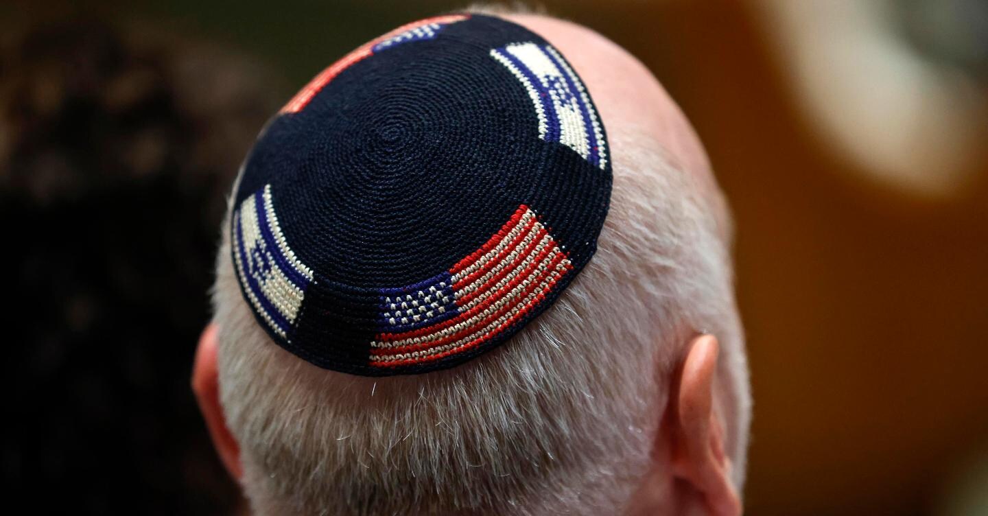 La guerra in Israele frena le Borse. Milano chiude a -0,4%, lo spread sale a 206
