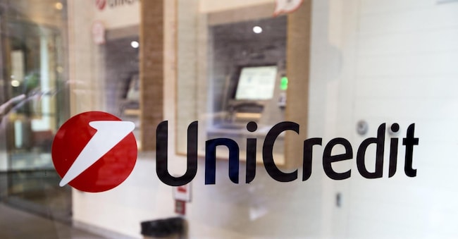 epa06110297 (FILE) - The logo of a branch of the UniCredit Group Bank is seen on a glass, in Siena, Italy, 24 March 2016. EPA/MATTIA SEDDA