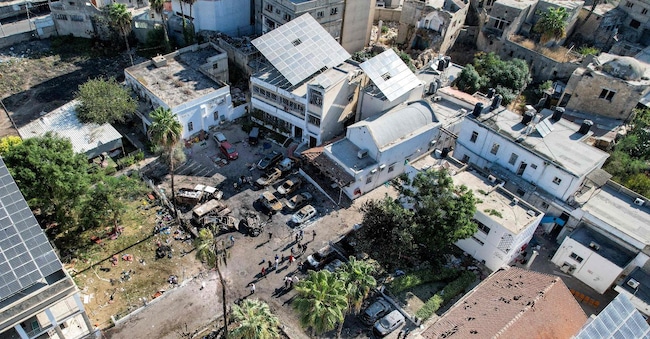 Una foto dell’ospedale Ahli Arab dopo l’esplosione del 17 ottobre. 