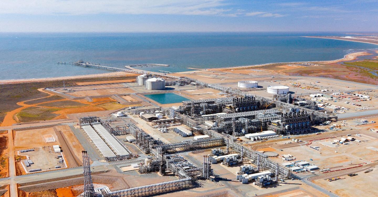 Aie: il boom degli investimenti in Gnl farà scendere i prezzi del gas. Picco combustibili fossili nel 2030, target di Parigi sul clima irraggiungibili