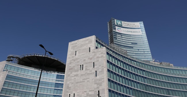 ESTERNO PALAZZO LOMBARDIA SEDE REGIONE LOMBARDIA 2023-03-24 14:03:53 ILSOLE24ORE REGIONALI 