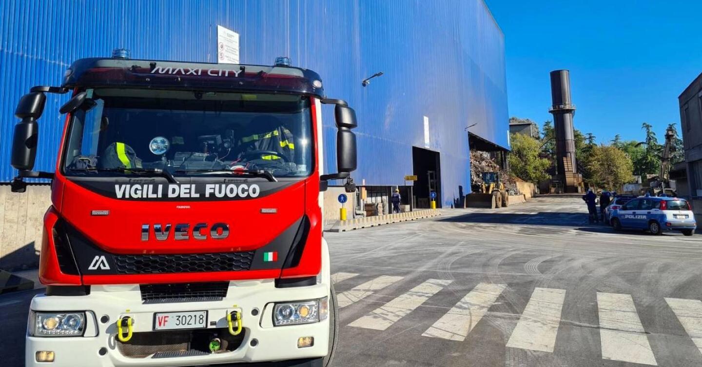 Acciaierie Venete, esplosione travolge tre operai: uno è grave