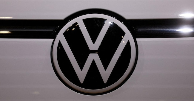Il logo Volkswagen. REUTERS/Brendan McDermid/File Photo