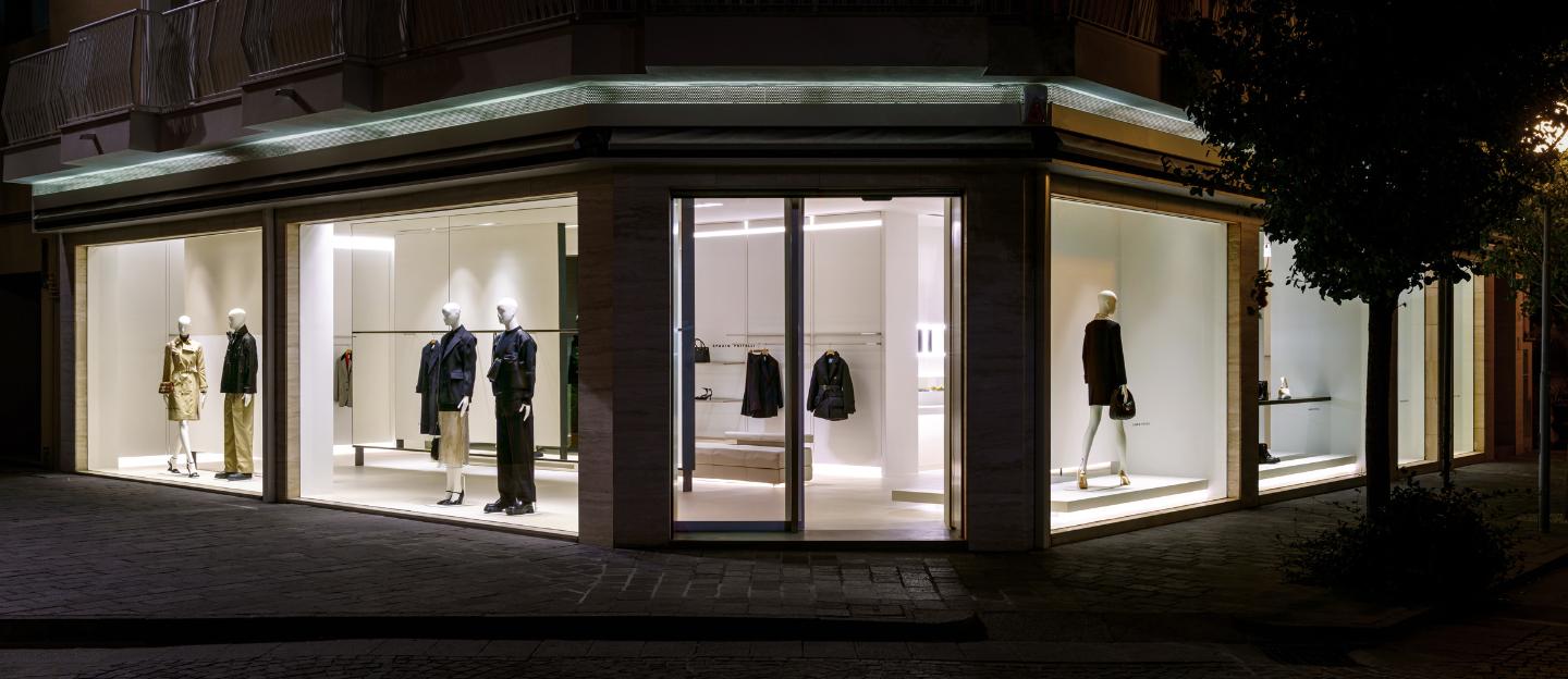 Negozio outlet scarpe cattolica