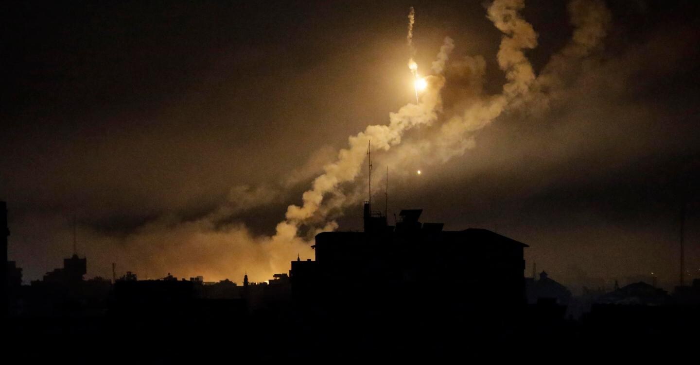 Guerra, ultime notizie.  Raid sul campo profughi, esercito israeliano: «Colpita infrastruttura terroristica». Università di Bologna, petizione per il cessate il fuoco a Gaza