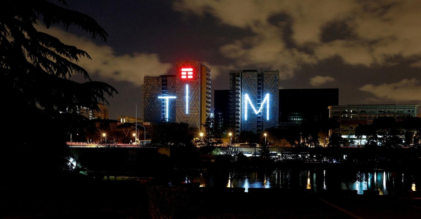 Tim, Merlyn dichiara lo 0,0056%: Cda e Mef avanti   sull’offerta Kkr   