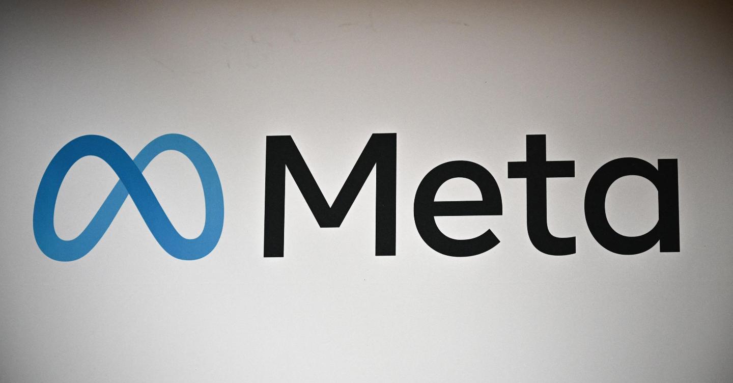 «Anch’io sto disattivando»: la bufala su Facebook che inganna e preoccupa