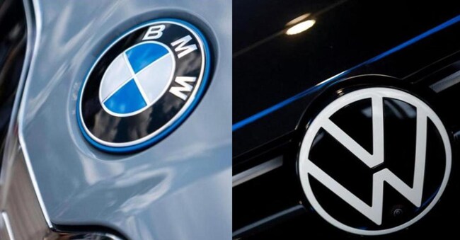 Il logo Bmw (Getty Images, a sinistra) e quello Volkswagen (Reuters, a destra)