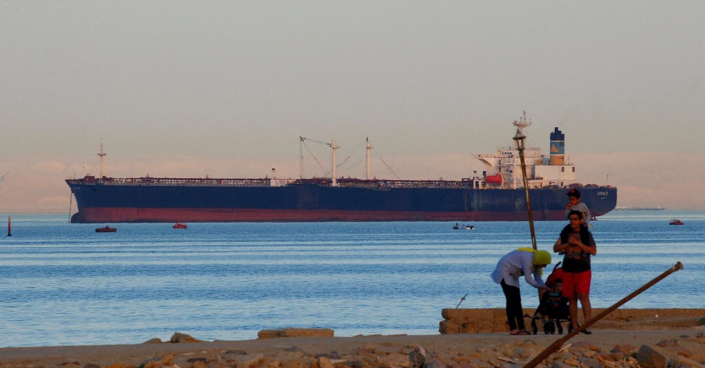Fuga dal Mar Rosso: il Qatar ferma i trasporti di gas liquefatto per gli attacchi Houthi