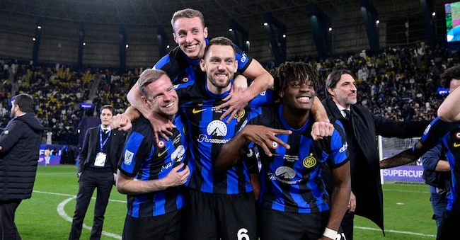 I giocatori dell'inter esultanoa fine partita - LaPresse