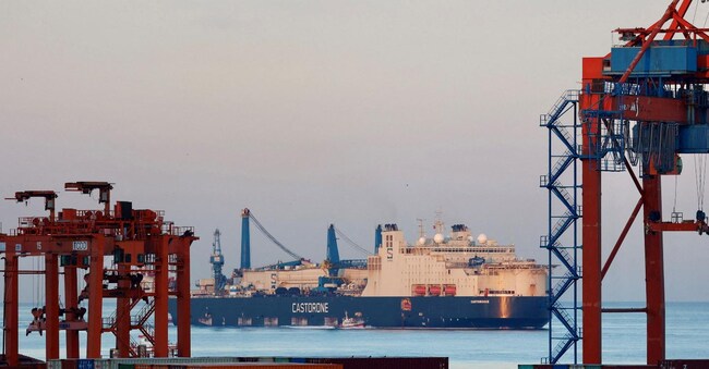 Saipem's pipe-laying vessel Castorone in the Bosphorus on its way to the Black Sea, Turkey, July 5, 2022. REUTERS/Yoruk Isik/File Photo