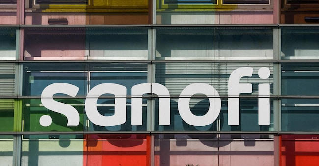 FILE PHOTO: The logo of French drugmaker Sanofi is seen a the Sanofi Genzyme Polyclonals in Lyon, France, September 30, 2023. REUTERS/Gonzalo Fuentes/File Photo