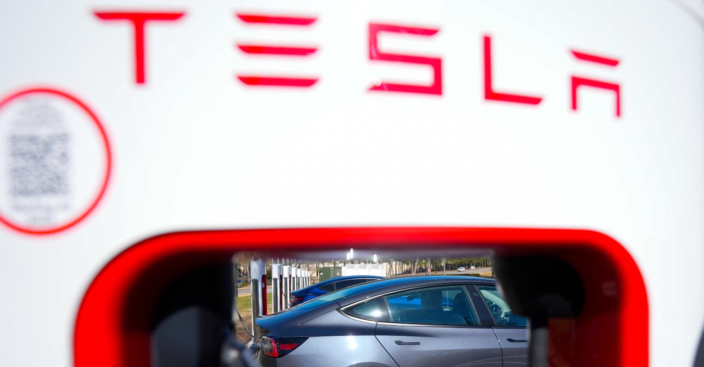 Tesla inizio d anno nerissimo il peggior titolo del S P 500