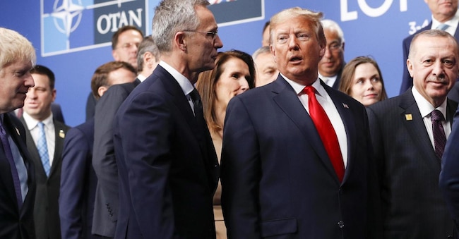 Da sinistra, l’ex premier britaninco Boris Johnson, il segretario generale Nato Jens Stoltenberg, Donald J. Trump e Recep Tayyip Erdogan al summit Nato di Londra nel dicembre 2019. ANSA/PETER NICHOLLS / POOL