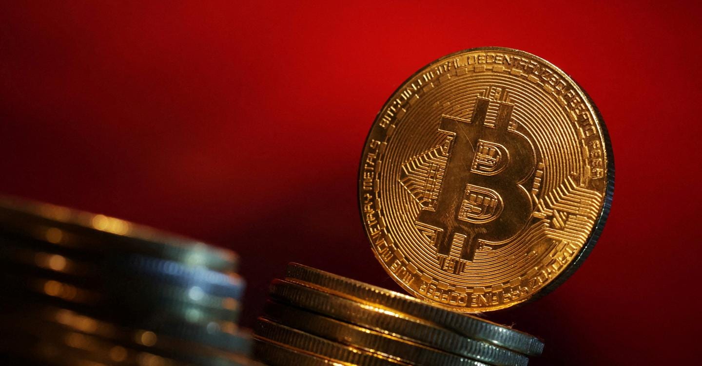 Bitcoin senza freni a 52mila dollari. In un mese gli Etf hanno raccolto 3 miliardi