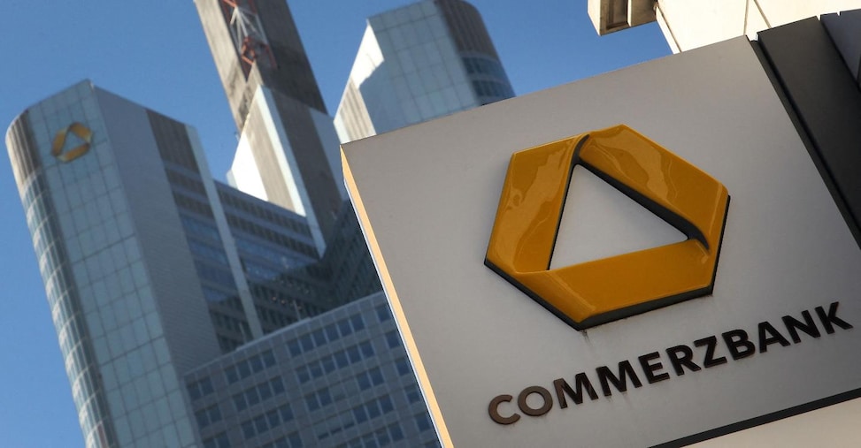 Commerzbank stößt auf Frankfurt nach Rekordgewinn 2023 an