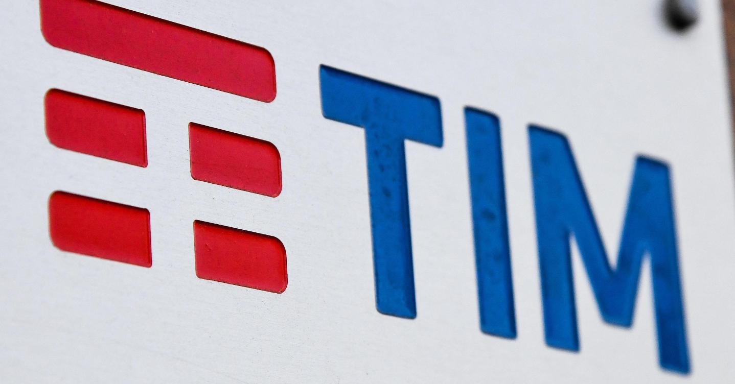 Titoli telecom oggi 2025