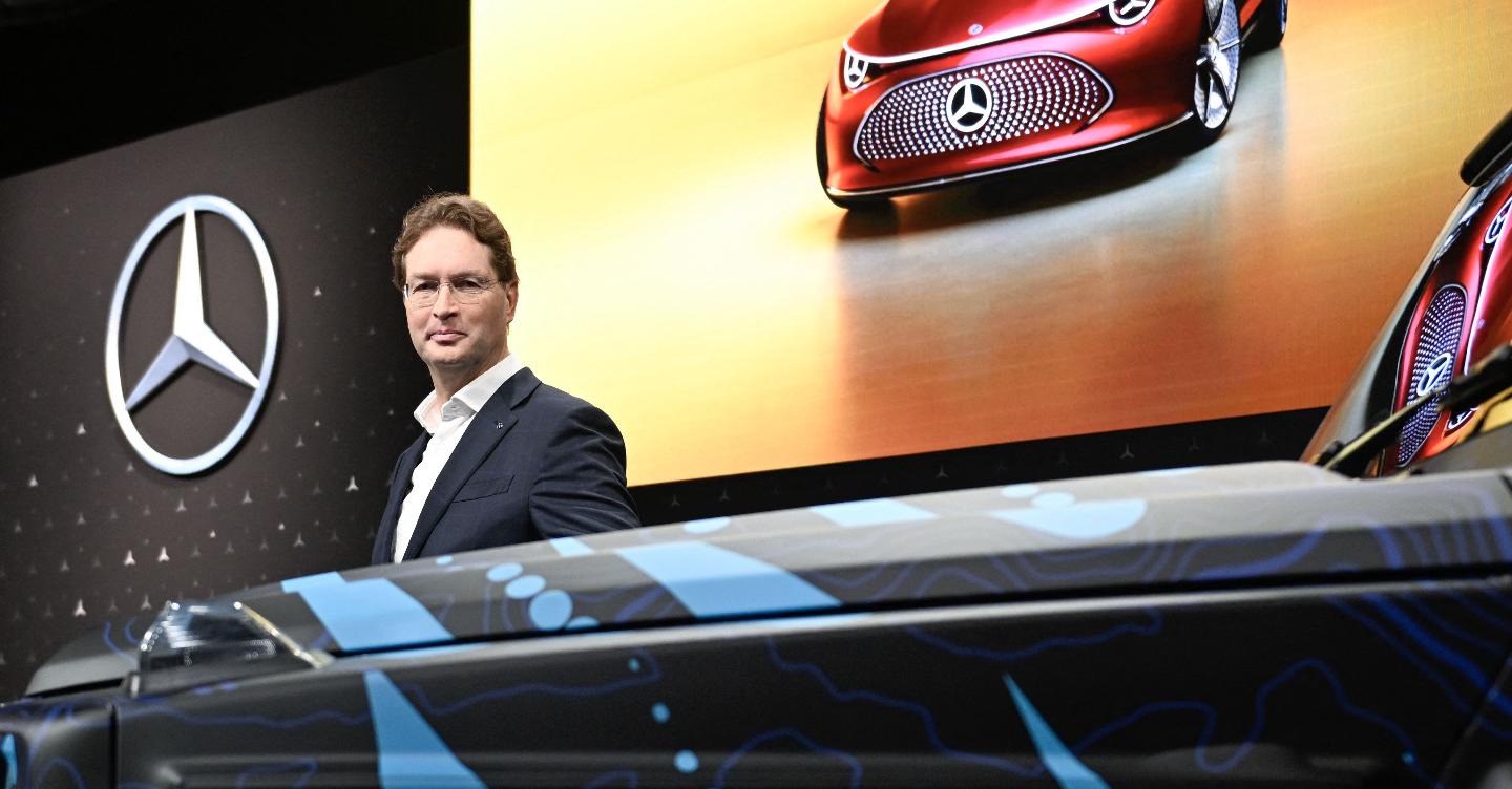 Mercedes profitti 2023 in calo. Auto elettriche pi costose per