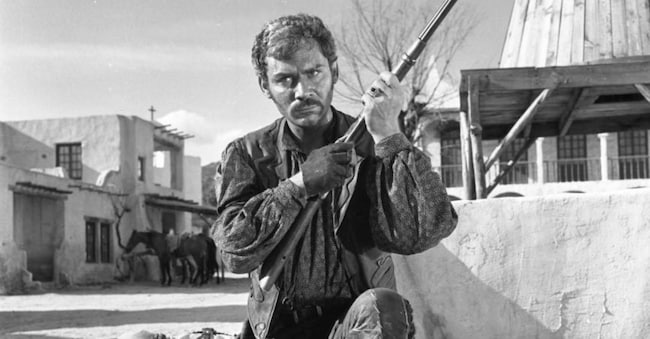 Gian Maria Volonté sul set di «Per un pugno di dollari»