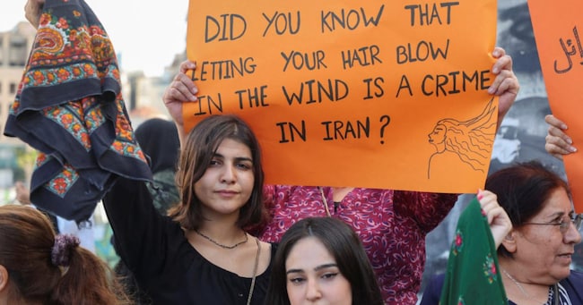 Women take part in a sit-in following the death of Mahsa Amini, at Martyrs' Square in Beirut, Lebanon September 21, 2022. REUTERS/Mohamed Azakir
