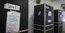 ALLESTIMENTO DEI SEGGI ELETTORALI PER I REFERENDUM SULLA GIUSTIZA 2022, SEGGIO ELETTORALE, CABINE, CABINA