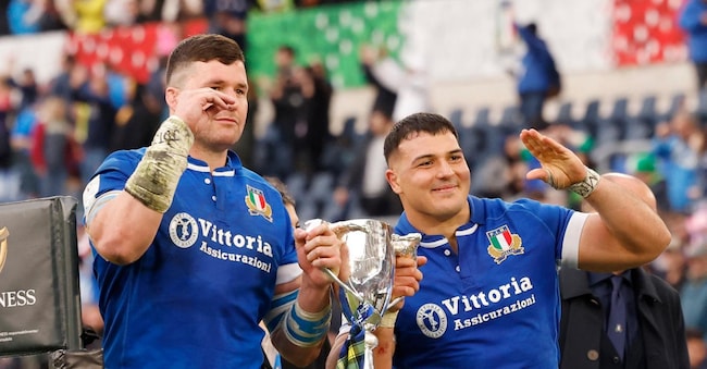 Rugby Union - Six Nations Championship - Italy v Scotland - Stadio Olimpico, Rome, Italy - March 9, 2024     Italy's Sebastian Negri and Danilo Fischetti celebrate with a trophy after the match REUTERS/Remo Casilli
