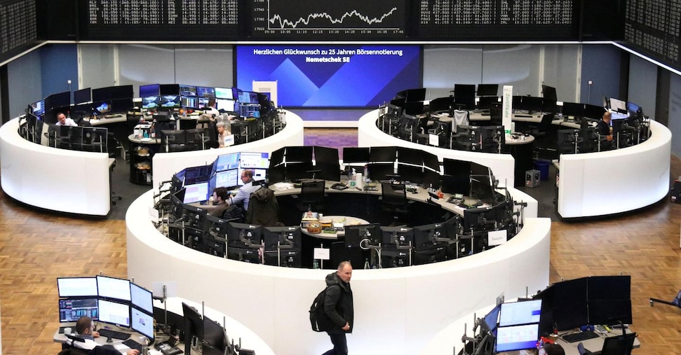 EU-börserna stiger försiktigt.  I Affari Erg Square halkar han efter beräkningar