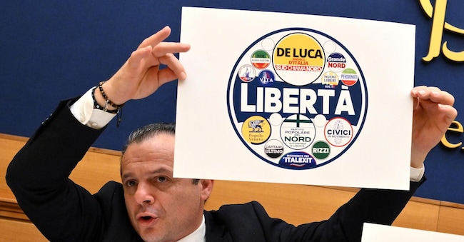 Cateno De Luca durante una conferenza stampa del progetto politico 'Liberta'' nella sala stampa della Camera, Roma, 28 marzo 2024. ANSA/ETTORE FERRARI