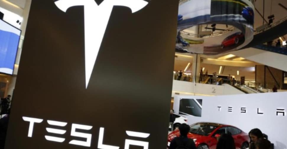 テスラは経済的な車を諦める？ マスク氏は否定したが株価は下落