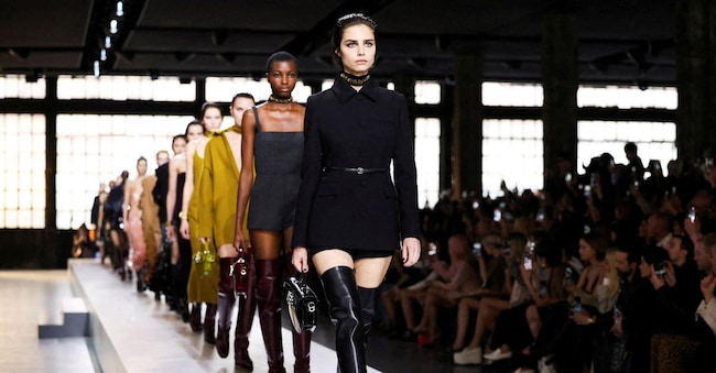 FILE PHOTO: Models present creations from the Gucci Fall/Winter 2024 collection during Fashion Week in Milan, Italy, February 23, 2024. REUTERS/Claudia Greco/File Photo