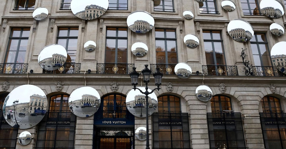 A Parigi strappa Lvmh dopo aumento ricavi I trimestre, focus su moda e ...