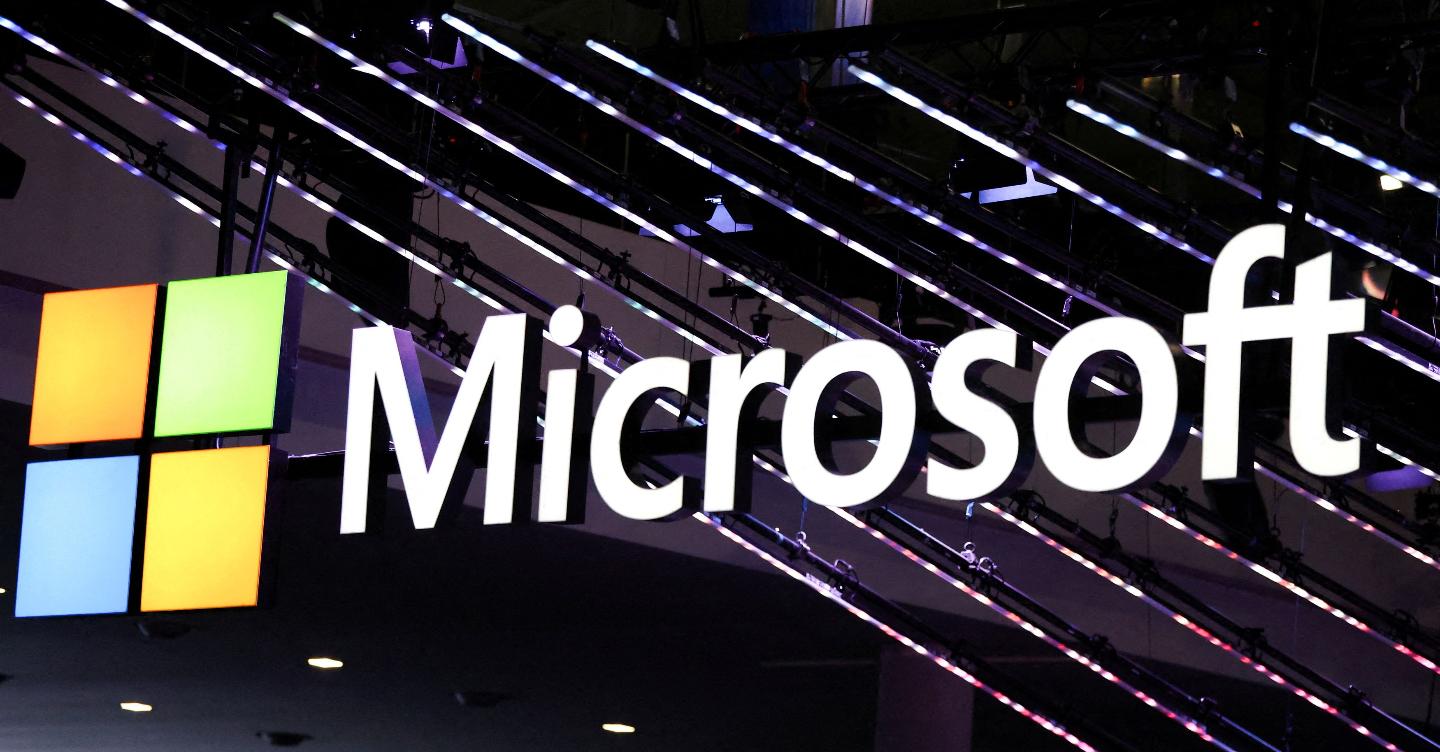 Microsoft investirà 1,5 mld $ in G42, società di intelligenza artificiale degli Emirati Arabi