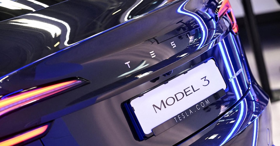 自動車、テスラは中国で全モデルを2000ドル近く値下げ
