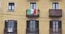 Torino applaude i medici e gli infermieri in prima fila nell'emergenza. Sono numerosi i torinesi che si sono affacciati ai balconi e alle finestre delle
proprie case, aderendo al flash mob promosso dal tam-tam sui social, per ringraziare con un lungo applauso tutte le persone impegnate in questi giorni difficili, Torino, 14 marzo 2020. ANSA/ALESSANDRO DI MARCO