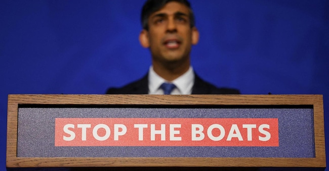 Il premier britannico Rishi Sunak alla conferenza dedicata ai respingimenti dei migranti illegali