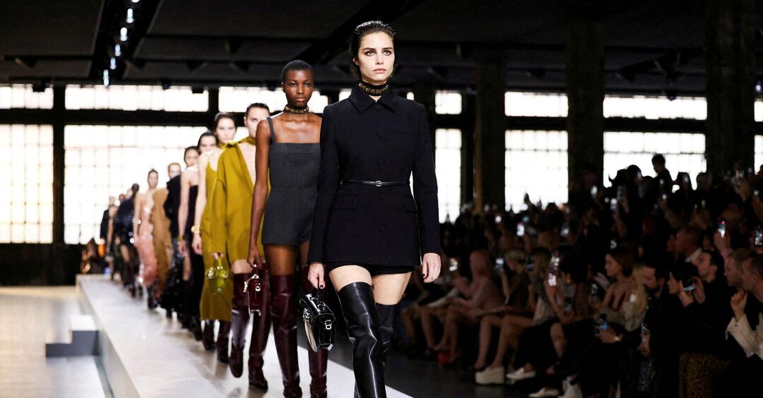 Crolla Kering a Parigi dopo allarme utili pesa ancora Gucci Il Sole 24 ORE