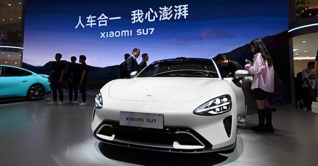 Una Xiaomi SU7, l’auto elettrica del gigante dell’elettronica di consumo, esposta al Salone di Pechino.