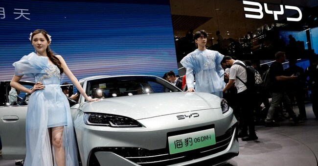 La BYD's Seal 06 DM-i esposta ad Auto China 2024, a pechino. 