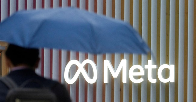 FILE PHOTO: The logo of Meta Platforms is seen in Davos, Switzerland, May 22, 2022. Picture taken May 22, 2022.   REUTERS/Arnd Wiegmann/File Photo