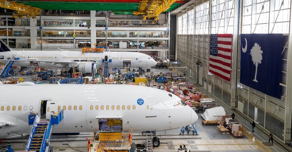 Boeing, FAA investigation into the Dreamliner