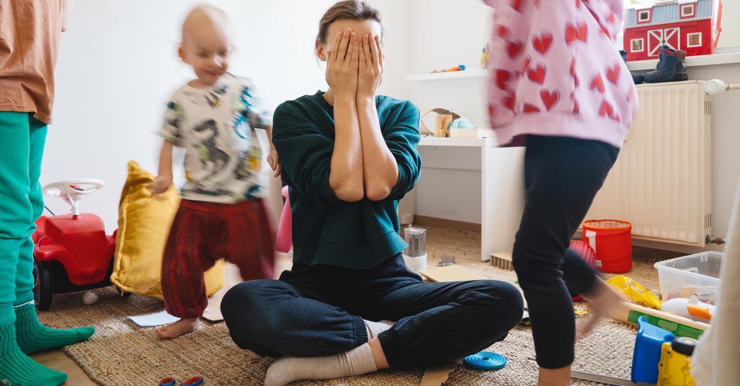 Un genitore su 4 soffre di stress parentale: così continua l’inverno demografico