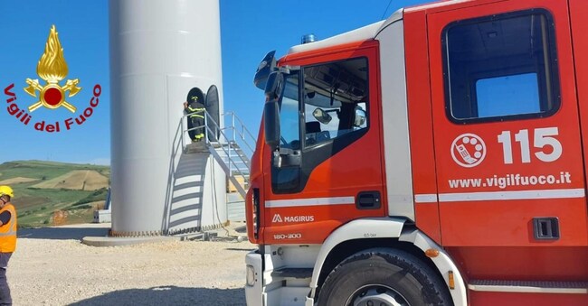 Morti sul lavoro, operaio cade da pala eolica nel Trapanese - Il Sole ...