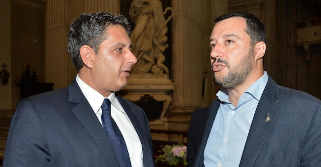 Il segretario della Lega Nord Matteo Salvini (sinistra), con Giovanni Toti, presidente della regione Liguria. ANSA/LUCA ZENNARO